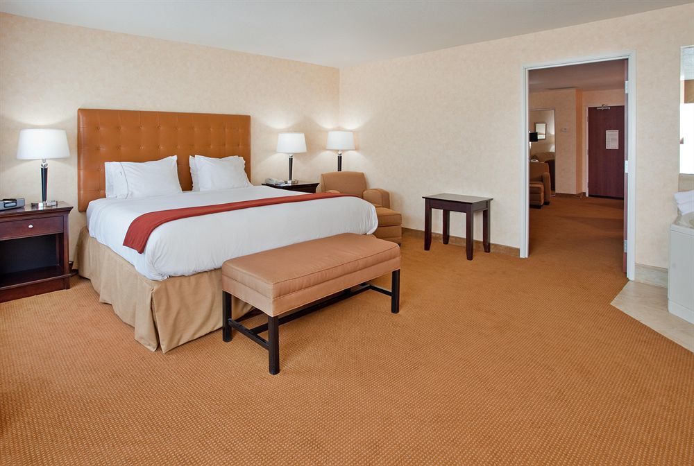 Holiday Inn Express Lawrence By Ihg Buitenkant foto