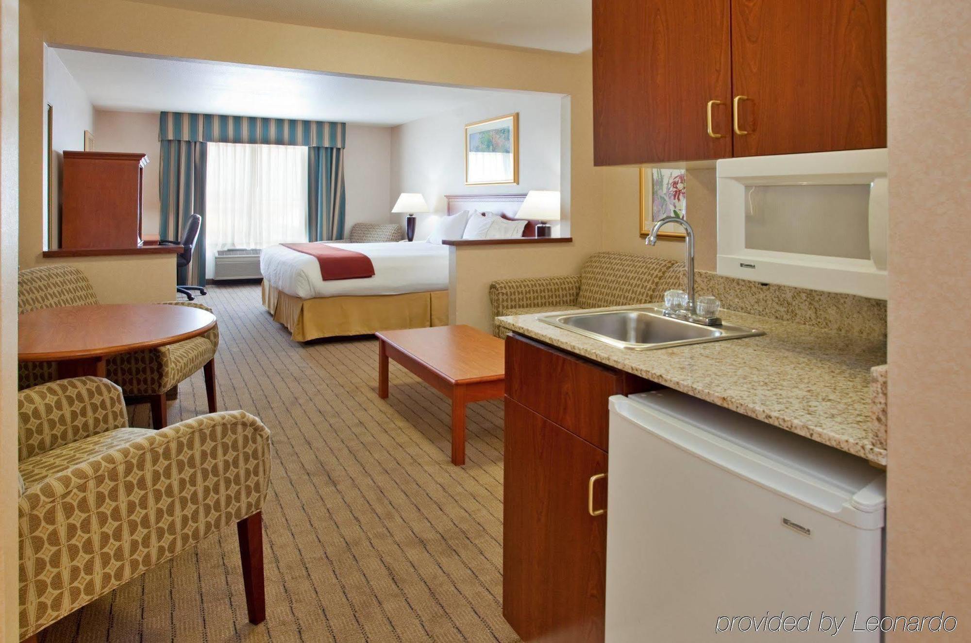Holiday Inn Express Lawrence By Ihg Buitenkant foto